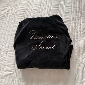 BRAND NEW Victoria's Secret Black Plush Robe